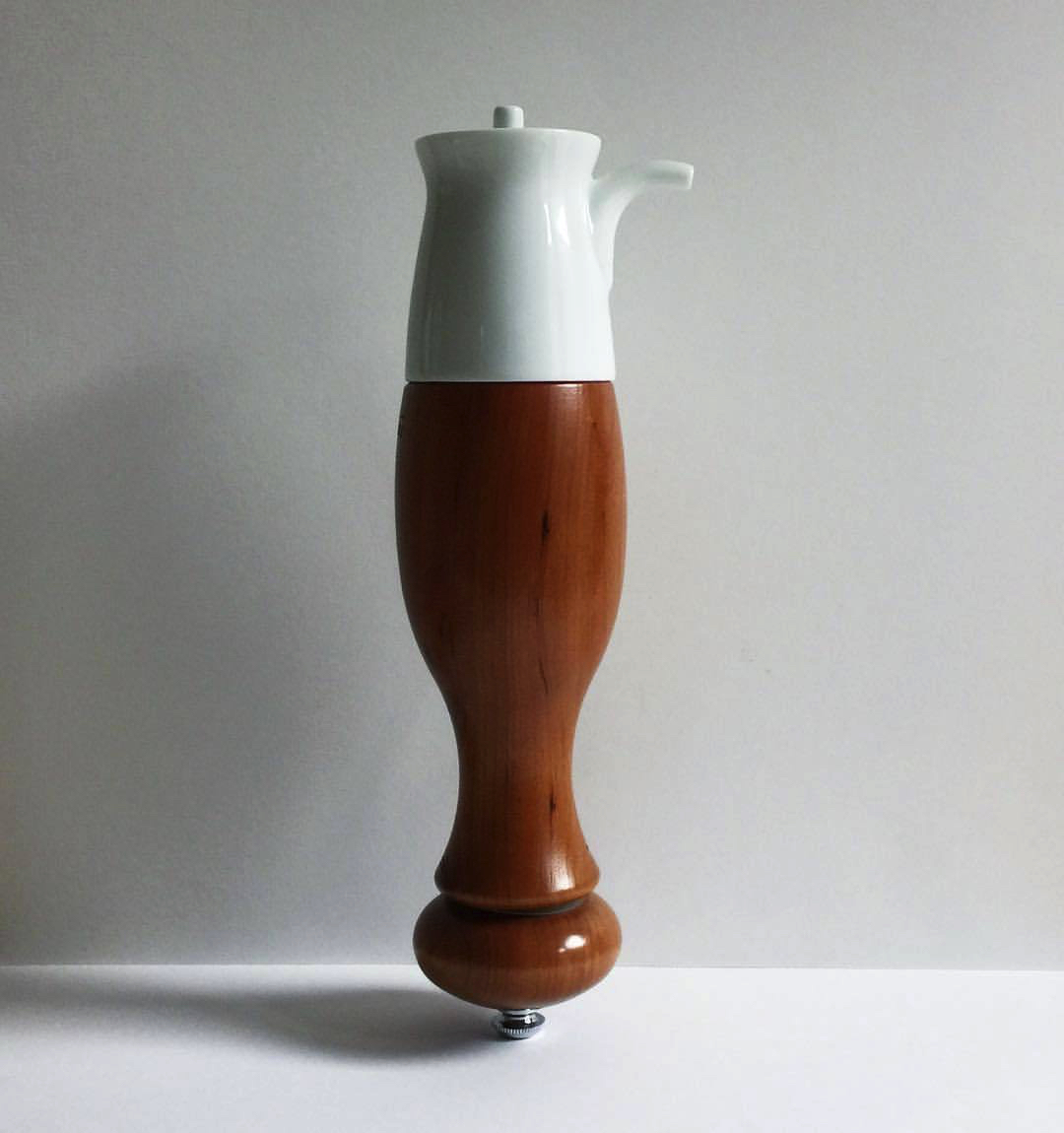 2017 08 10 - 222 of 365 . pepper mill, soy sauce pot